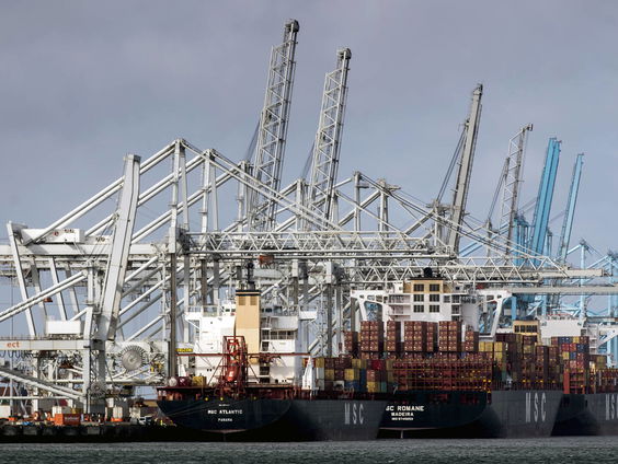 Rotterdamse haven kampt met personeelstekort. Wat is de oplossing?