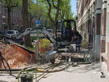 Als een paal onder water