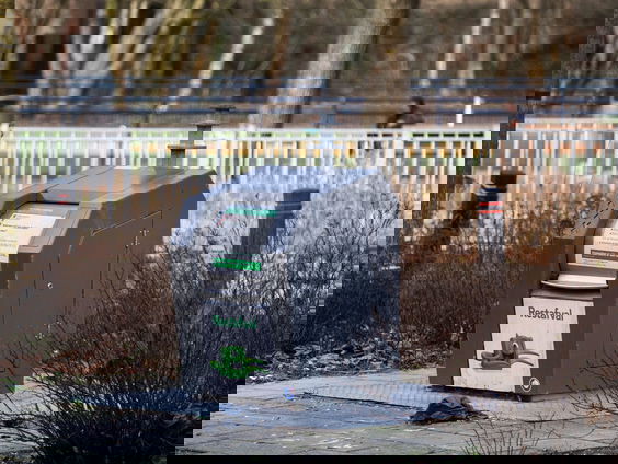 Nieuwe dichtbundel is ode aan de containerbaby in Zuidoost