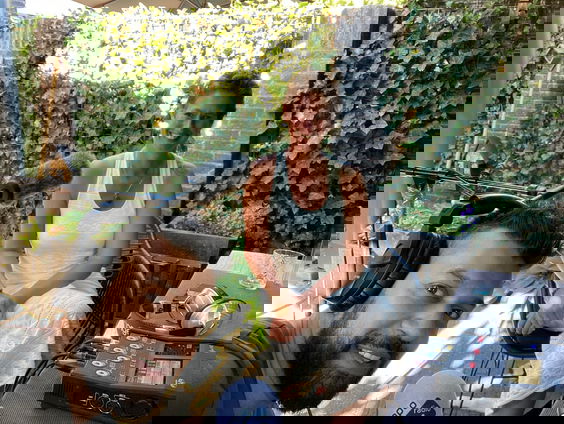 Eenzaam demonstreren op de Dam tegen racisme