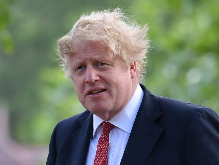 Boris Johnson spreekt zijn land toe over corona