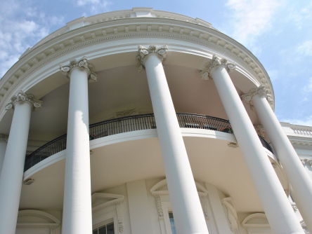 Voormalige medewerker Trump bekent schuld