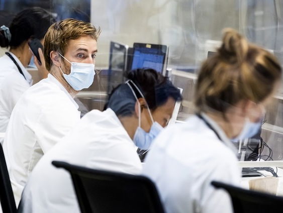 Last van huidirritatie door je mondkapje? Dit kun je ertegen doen