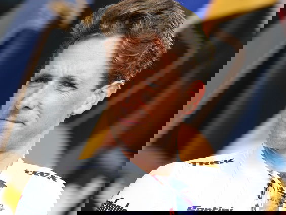 Wielrenner Koen de Kort verloor drie vingers bij ongeluk: “Acht biertjes bestellen gaat niet meer”