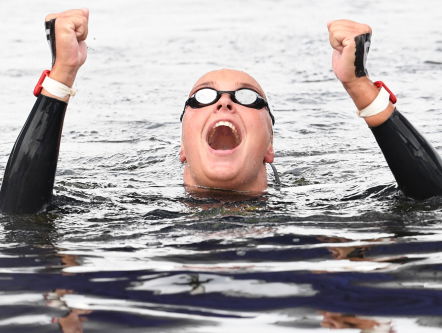 Sharon van Rouwendaal wint EK-goud in het open water