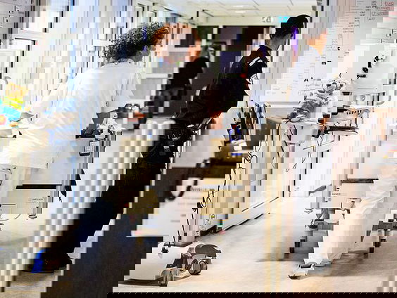 Tekorten in de zorg en onderwijs, maar ook mensen die thuis zitten en wel willen