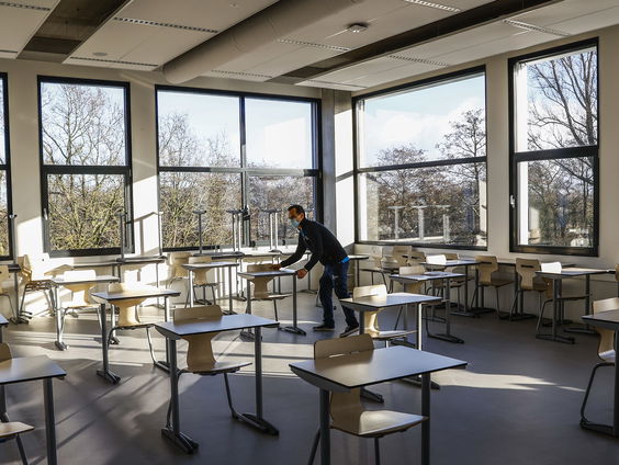 Stand.nl: 'Middelbare scholen moeten hoe dan ook weer open'