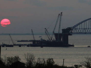 Nederlandse bedrijven bouwen mee aan omstreden brug naar de Krim