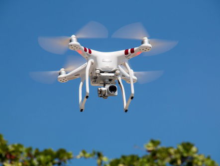 Hoe mensen wereldwijd gewaarschuwd worden om afstand te houden én binnen te blijven