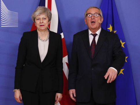 May overweegt Brexit uit te stellen