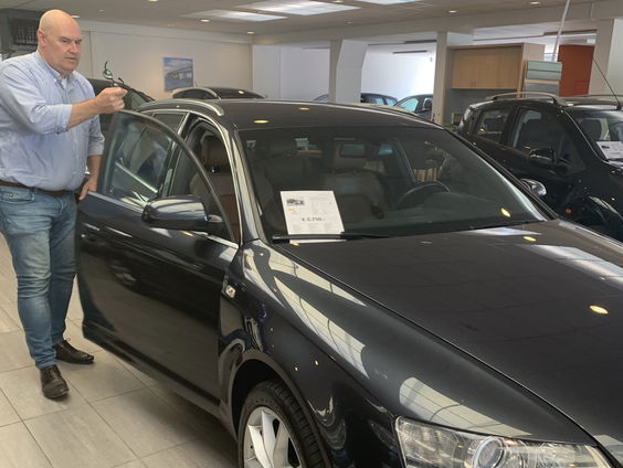 Verkoop van gebruikte auto's door ov-mijders in de lift