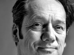 Acteur Gijs Scholten van Aschat staat met 'Romeinse tragedies' weer op de planken