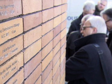 Prototype Holocaustmonument onthuld