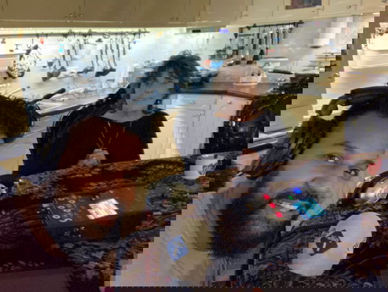 Gemeente Amsterdam gaat kerstverlichting reguleren: Carla Akkerman vindt het klinkklare onzin