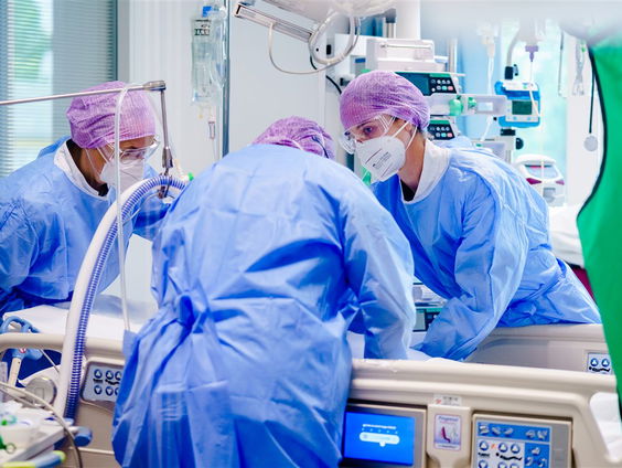 Ondanks daling coronacijfers grote zorgen bij het RIVM