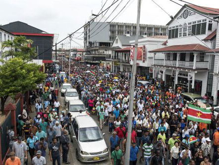 Massaprotest tegen Bouterse