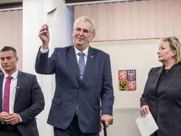 EU-kritische president Zeman herkozen