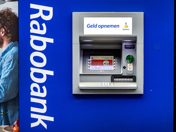 ING en Rabobank sluiten filialen 'om wegblijven klanten'