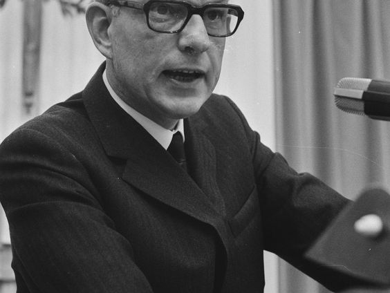 Helden op Sokkels: verdient Marcus Bakker zijn eigen zaal in de Tweede Kamer?