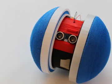 Schattige robotbal Fizzy daagt zieke kinderen uit