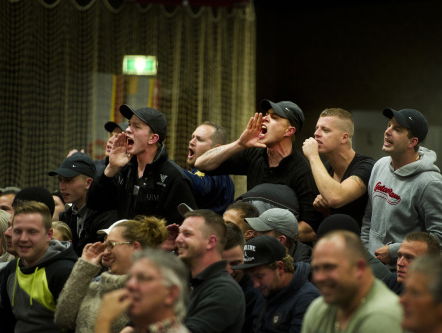 Terugblik opvang vluchtelingen: gemeenten voeren plannen uit ondanks protesten