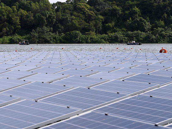 Lex Hoefsloot over de eerste zonneauto ter wereld die daadwerkelijk in productie gaat