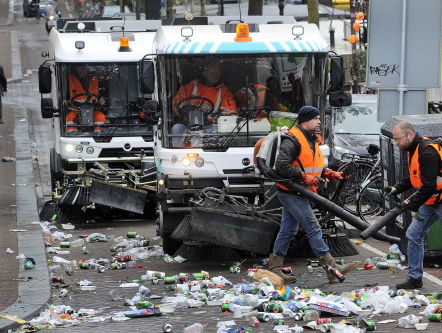 Opruimen na Koningsdag "Ik ben trots dat ik dit mag doen"