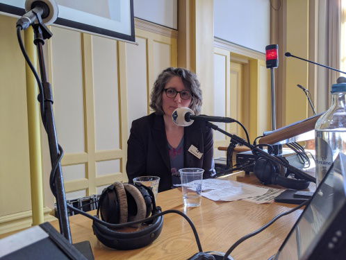 Taalloket: Voeten in de aarde of voeten in aarde?