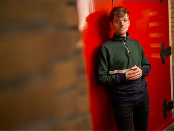 Bas Derks met het gedicht 'klimaatstrijder'