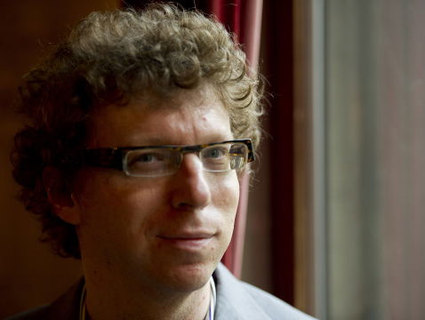 Arnon Grunberg woont een maand lang in het Stedelijk Museum Amsterdam