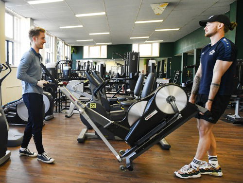 Moeten sportscholen eerder open?