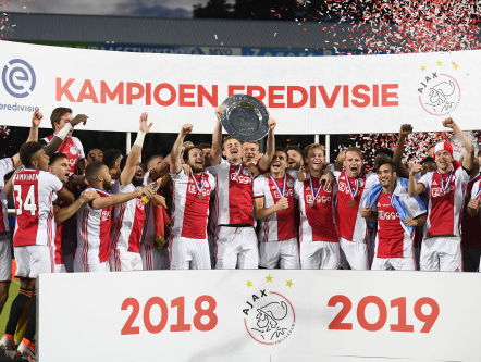 Voetbalforum: Hoe nu verder met de eredivisie? De scenario's