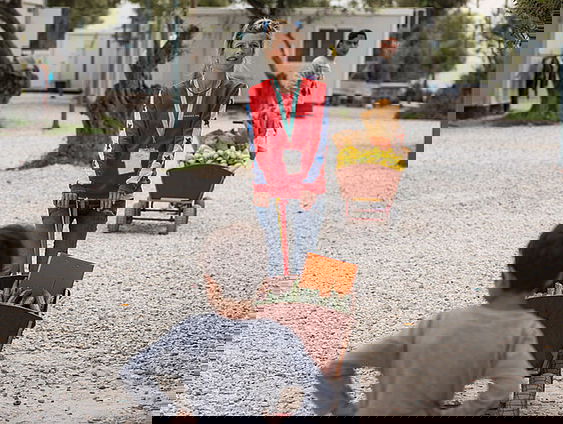 Steffi de Pous, oprichter van Because We Carry, over de sluiting van vluchtelingenkamp Kara Tepe op Lesbos