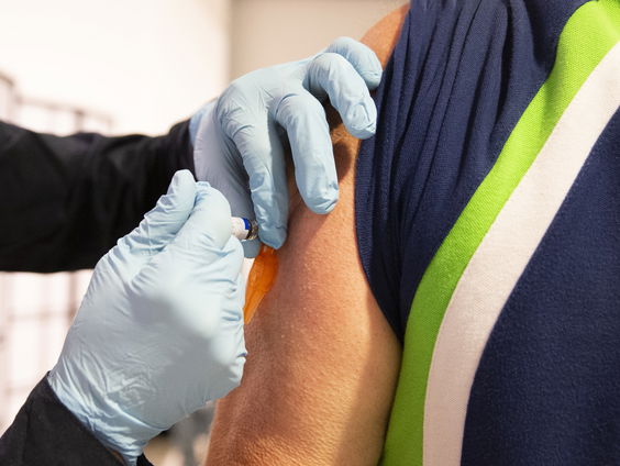 Coronavaccinatie wordt discussiepunt op de werkvloer: ‘Waar ligt die grens?’