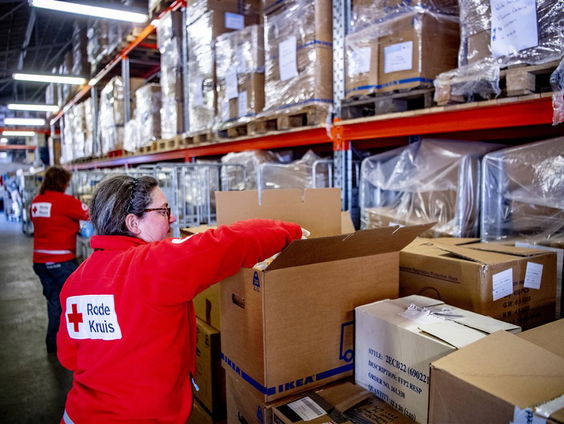 Verslaggever Anne van der Veen zoekt uit waar de vrijwilligers van het Rode Kruis in deze coronatijd worden ingezet - deel 5