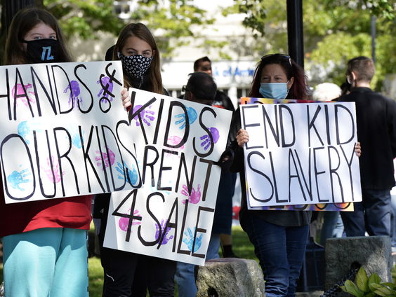 Gaan complotdenken en extreem-rechts hand in hand?