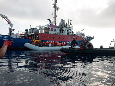 Minister Blok: situatie op schip is schrijnend