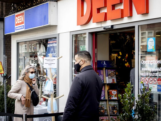 Hoe om te gaan met drukke winkelstraten en mondkapjesplicht?