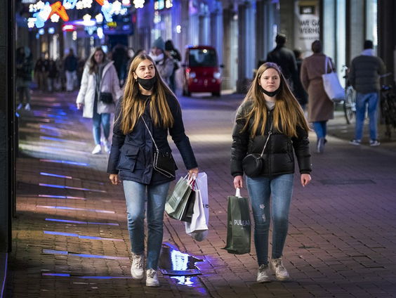 Stand.nl: Mensen moeten elkaar aanspreken op het niet dragen van een mondkapje