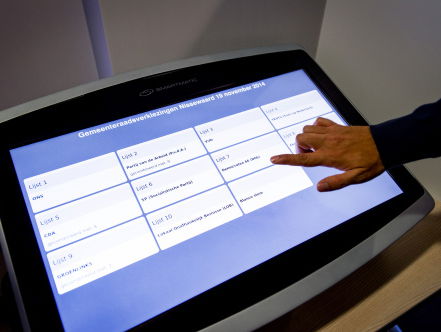 Burgemeesters willen stemcomputers terug