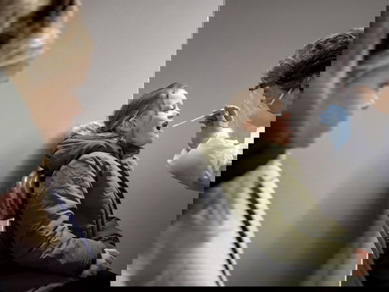 GGD's stoppen met diepe neustest bij kinderen