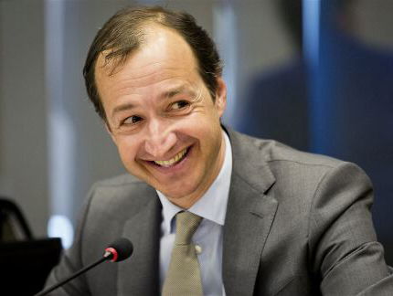 Minister Wiebes: ‘Wat mij betreft voor de zomer duidelijkheid over versterking huizen Groningen’