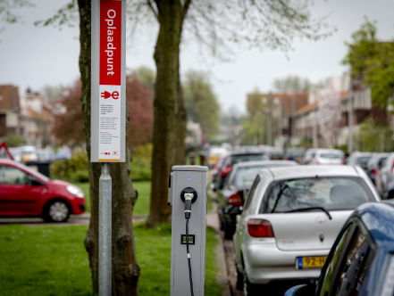 'Elektrisch rijden groeit te langzaam in Nederland'