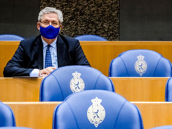 Henk Krol wil duidelijke maatregelen en wekelijkse persconferentie: ‘Mensen snappen het niet meer’