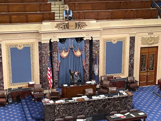 Amerika van voorbeeld tot lachertje