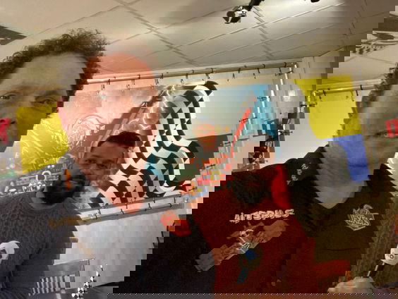 F1-fan Marcel is dit weekend in Abu Dhabi: 'Als Max wint ga ik uit mijn plaat'