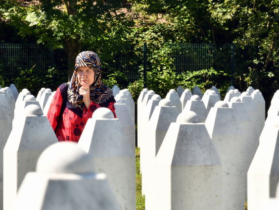 Hoe wordt Srebrenica herdacht?