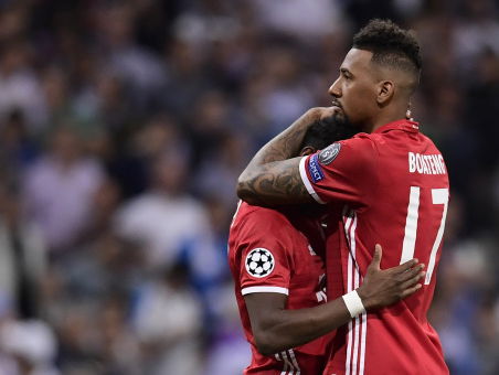 Dirk Luteijn van fanclub Bayern München reageert op de wedstrijd