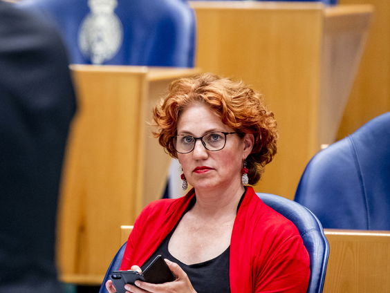 Kathalijne Buitenweg over 5G: 'We moeten niet weer in de val trappen'