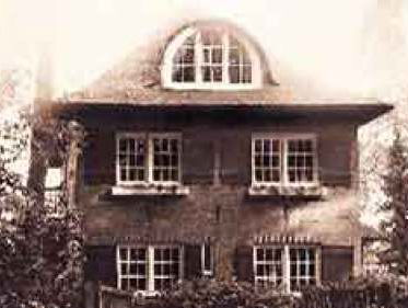 Achter de Schermen: Roxane van Iperen in 't Hooge Nest